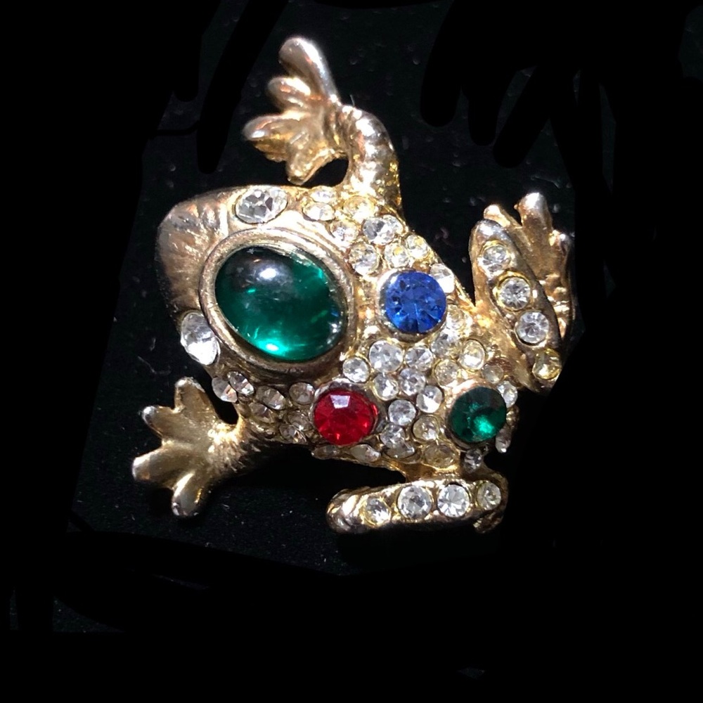 VTG Sphinx of Eng Rhinestone/Cabochon Frog Brooch